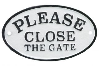 Please Close The Gate Cast Iron Plaque Sign Black & White